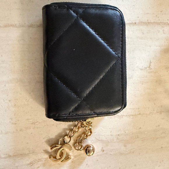 CHANEL GWP Card Holder - Picture 5 of 10
